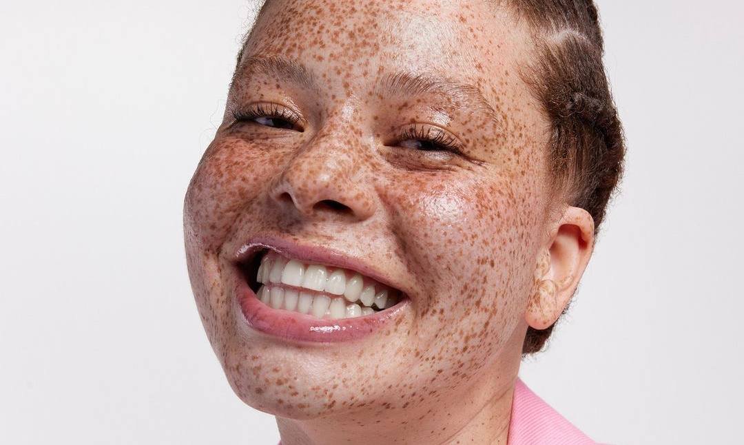 Cómo disimular papada con maquillaje | L'Oréal Paris